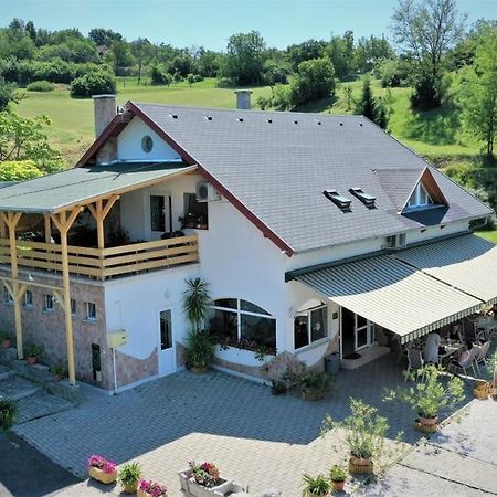 Borkuti Panzio Es Apartman Balatonszemes Luaran gambar