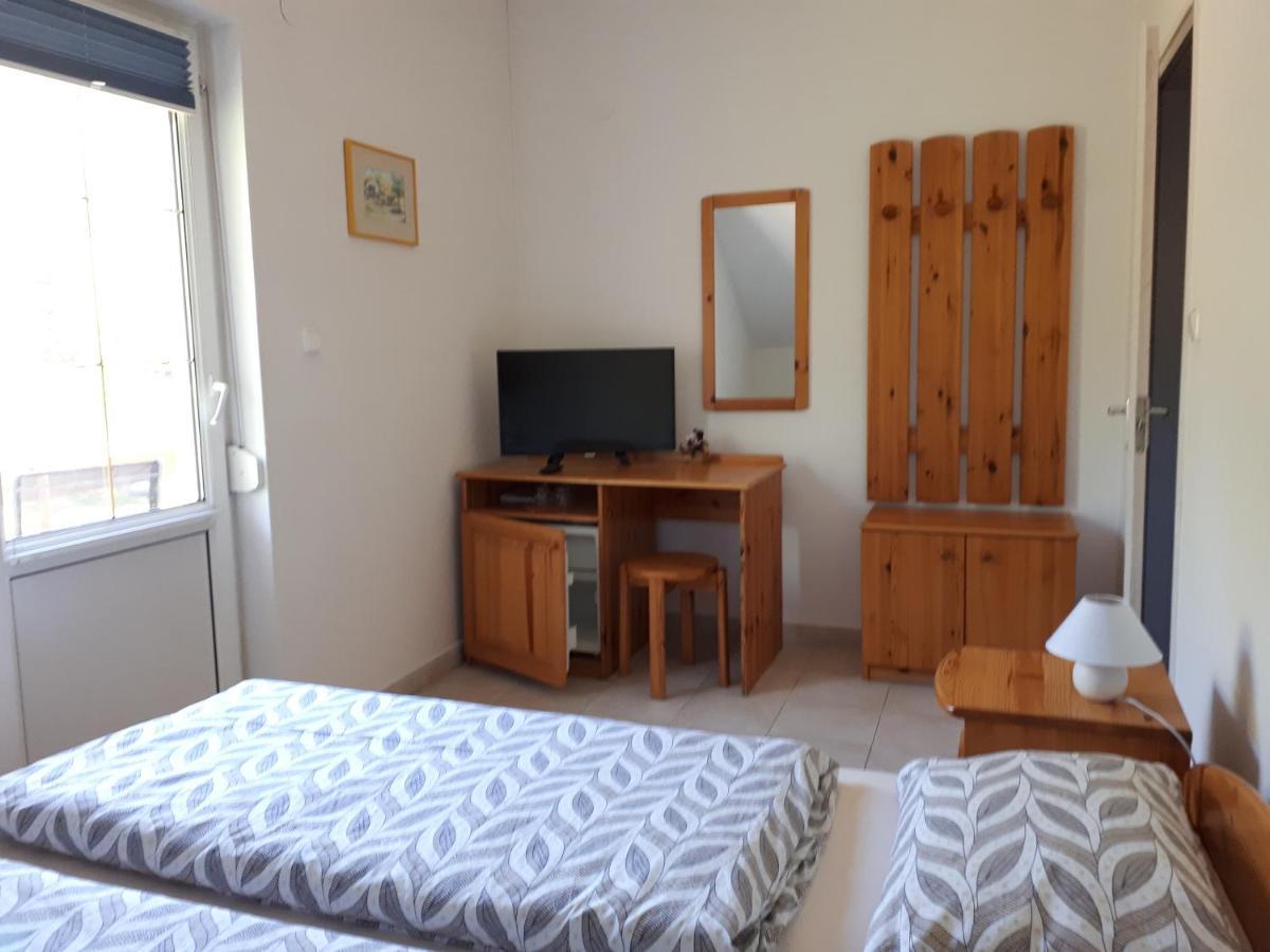 Borkuti Panzio Es Apartman Balatonszemes Luaran gambar