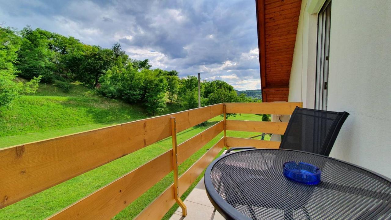Borkuti Panzio Es Apartman Balatonszemes Luaran gambar