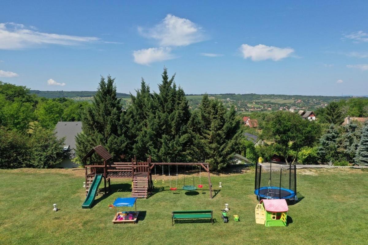 Borkuti Panzio Es Apartman Balatonszemes Luaran gambar
