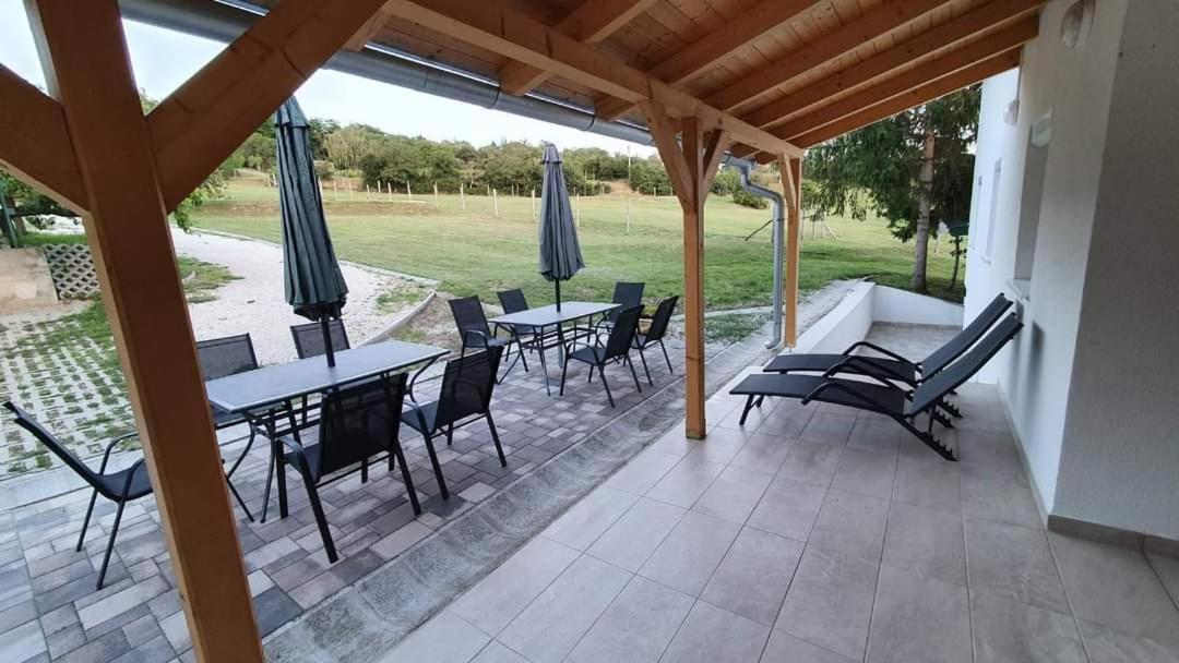 Borkuti Panzio Es Apartman Balatonszemes Luaran gambar